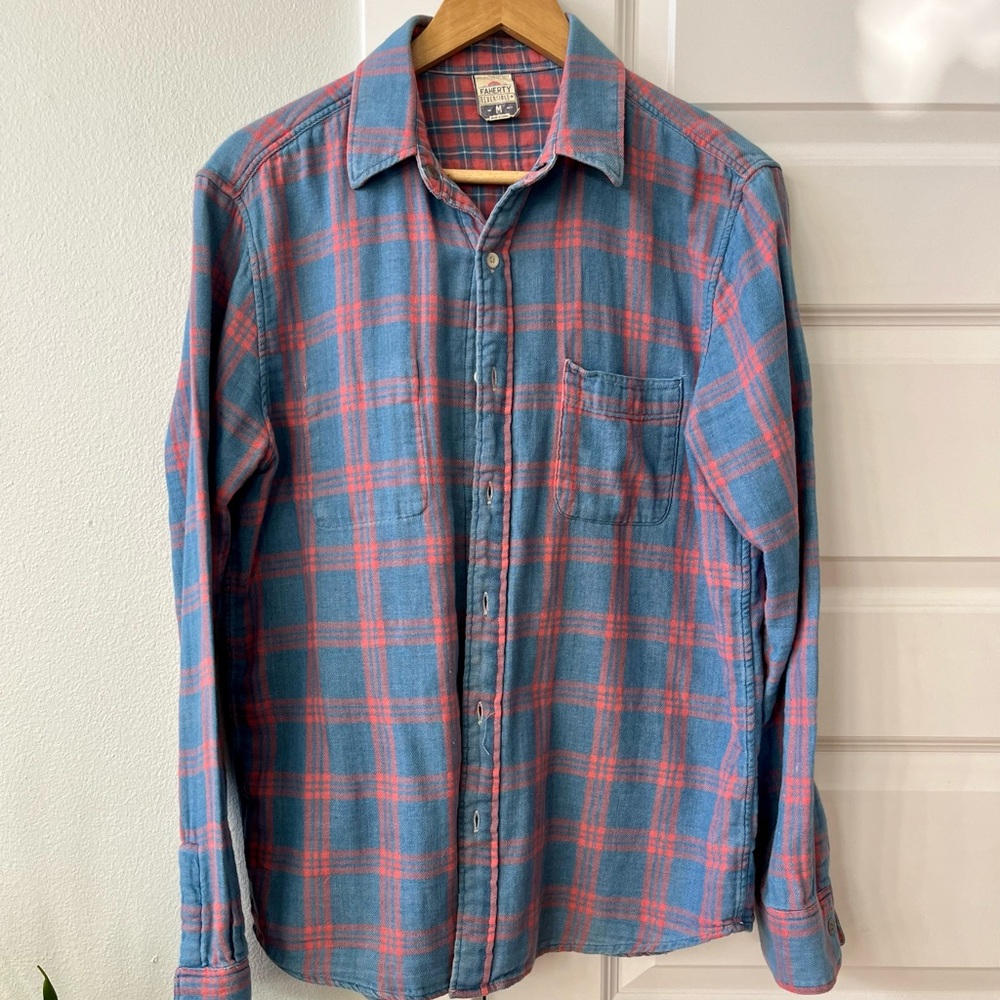 Faherty Men’s Medium Reversible Pink and Blue Plaid Button Down Flannell